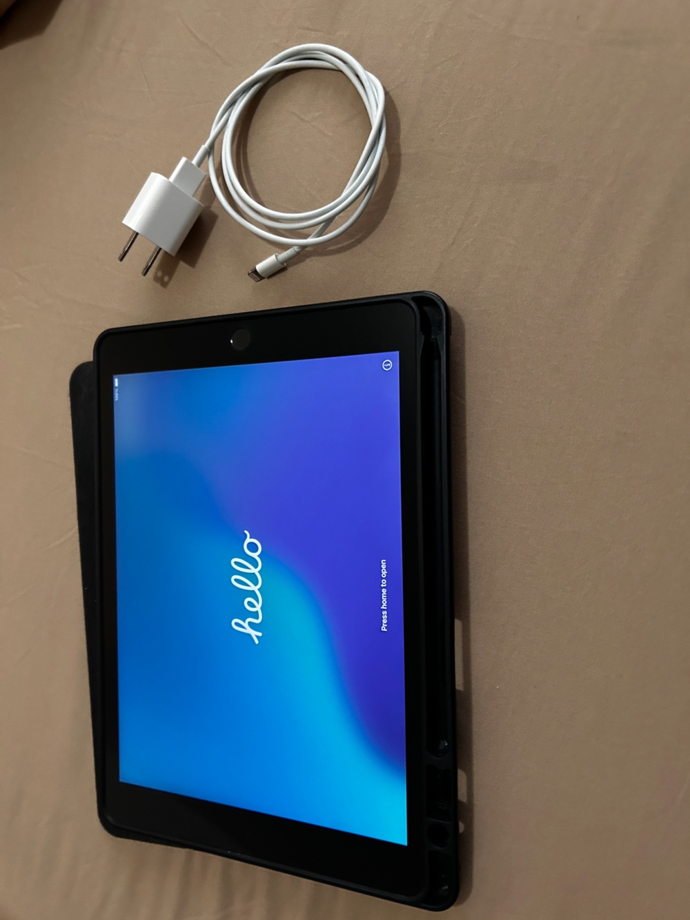 Silver iPad 64GB WIFI with Black Protective Case and White Charger - Apple